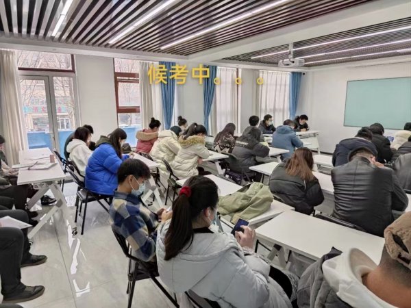菏泽成人高考学员考场候考